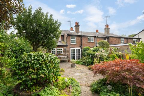 5 Brook Valley, Mid Holmwood, Dorking, RH5 4EZ