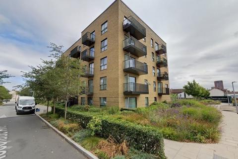 3 bedroom penthouse for sale, Greenleaf Walk, Southall