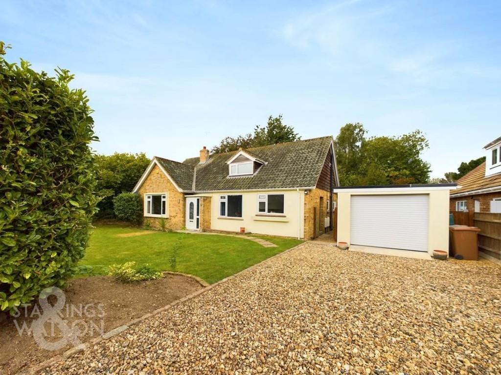 Blofield Corner Road, Blofield Heath, Norwich 3 bed detached bungalow