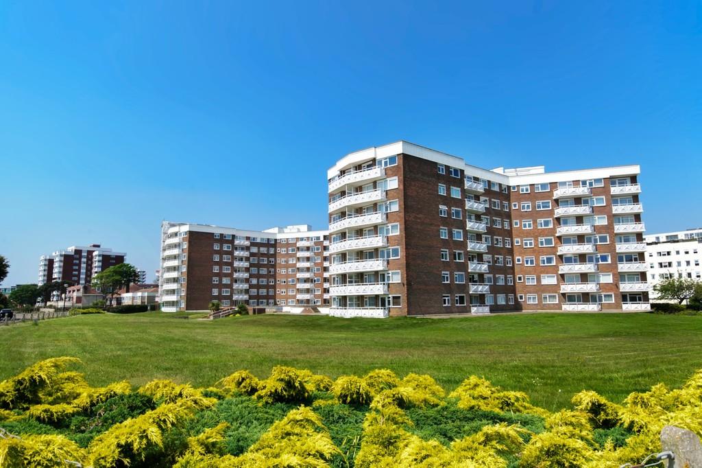 Elizabeth Court, Grove Road, East Cliff, Bournemouth, BH1 2 bed apartment for sale £280,000