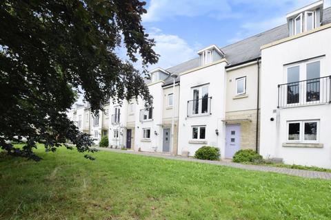 27 Admiral Way, Exeter, EX2 7GA