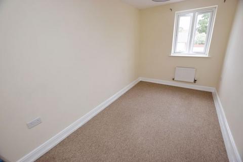 27 Admiral Way, Exeter, EX2 7GA
