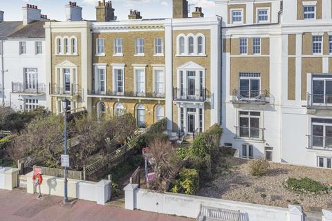 4 bedroom terraced house for sale, Hythe