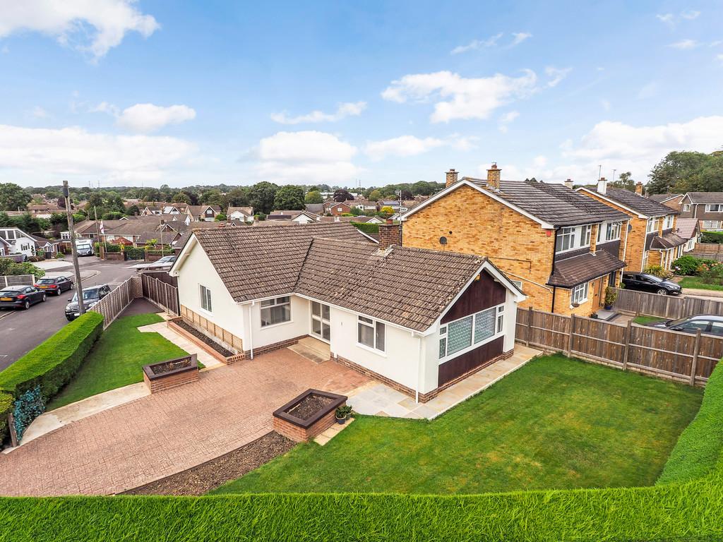 Bourne Close, Hampshire PO8 3 bed detached bungalow for sale £440,000