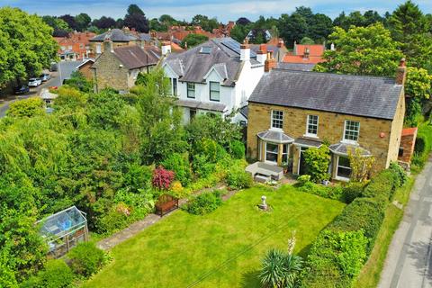 4 bedroom detached house for sale, Low Street, Scarborough YO13