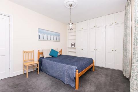 9 Chapter Chambers, London, SW1P 4NR