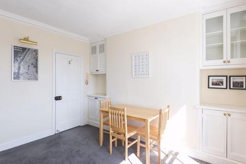 9 Chapter Chambers, London, SW1P 4NR