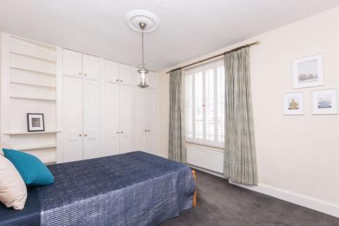 9 Chapter Chambers, London, SW1P 4NR