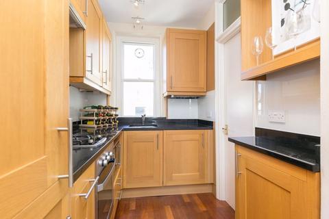 9 Chapter Chambers, London, SW1P 4NR