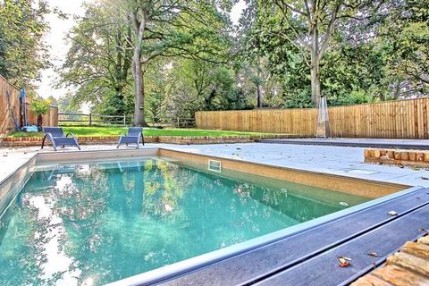 1 Highfield, Chalfont St Giles, HP8 4HA