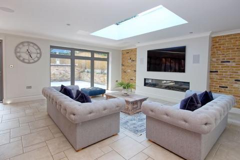 1 Highfield, Chalfont St Giles, HP8 4HA