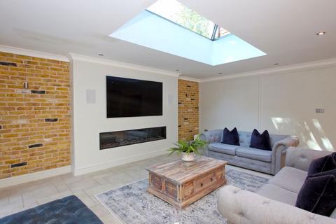 1 Highfield, Chalfont St Giles, HP8 4HA