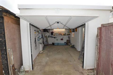 Garage to rent, DA1