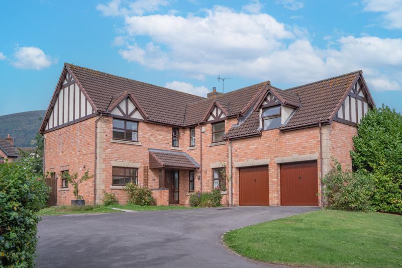 The Crescent, Upper Welland, Malvern, WR14 4JG 5 bed detached house for