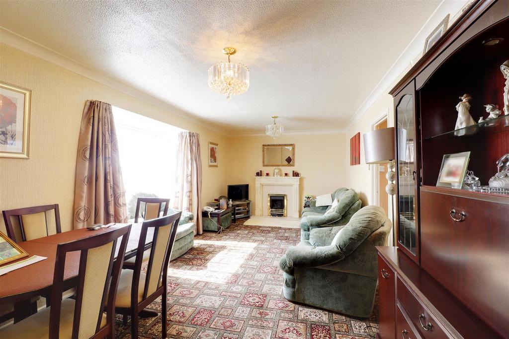 Cloverbank View, Hull 3 bed detached bungalow for sale £215,000