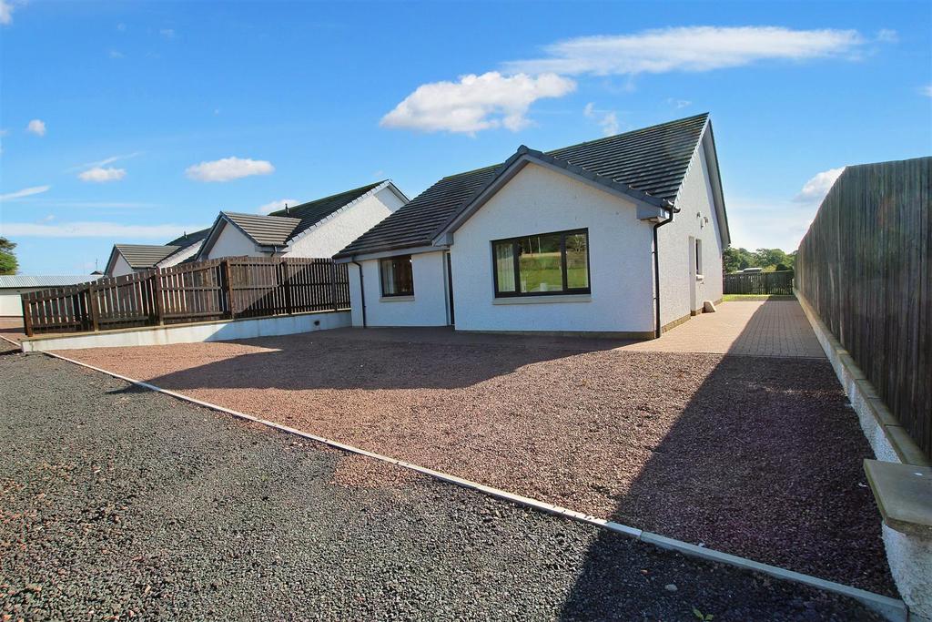 Huntlybank Gardens, Ravenstruther, Lanark 4 bed detached bungalow for