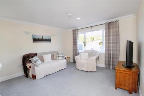4 bedroom detached bungalow for sale - Huntlybank Gardens, Ravenstruther, Lanark