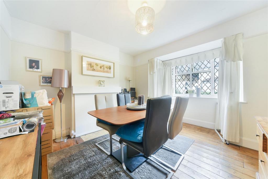 Horsley Close, Epsom 3 bed semidetached house £550,000