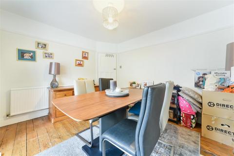 23 Horsley Close, Epsom, KT19 8HB