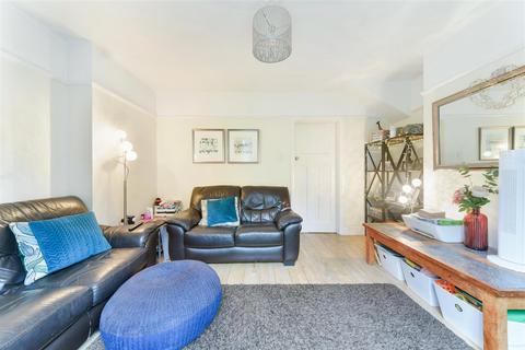 23 Horsley Close, Epsom, KT19 8HB