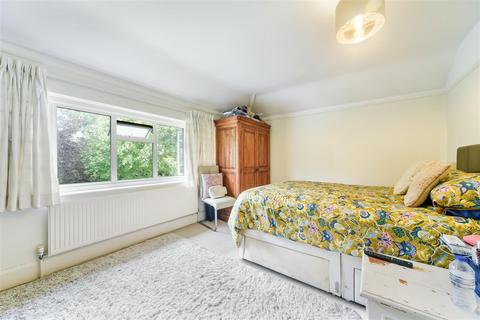 23 Horsley Close, Epsom, KT19 8HB