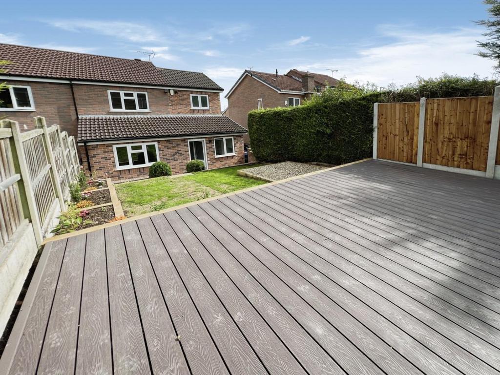 Setts Way, Wingerworth, Chesterfield... 3 bed semidetached house £
