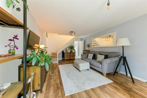 31 Stevens Close, Epsom, KT17 4RG