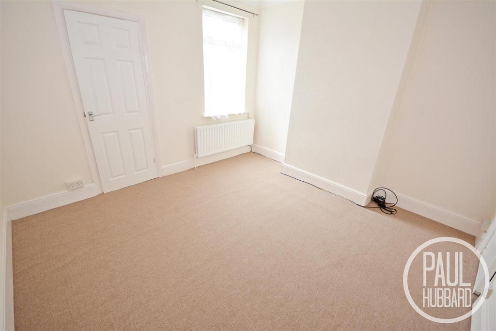 Queens Road, Lowestoft, Suffolk 3 bed terraced house £750 pcm (£173 pw)