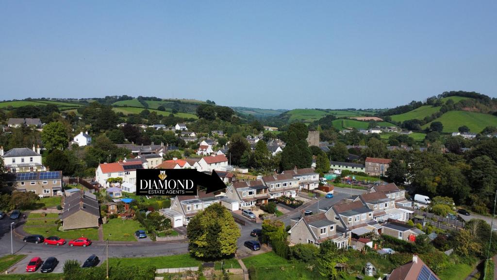 Market Close, Bampton, TIVERTON, Devon 3 bed semidetached house for