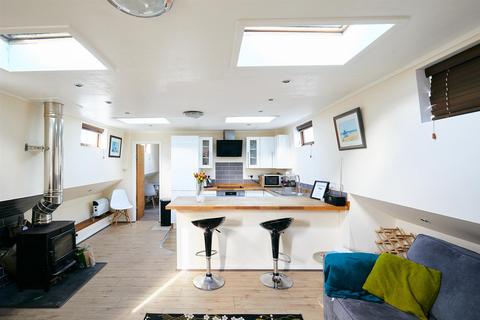 3 bedroom houseboat for sale, Plantation Wharf Quay, Battersea, SW11