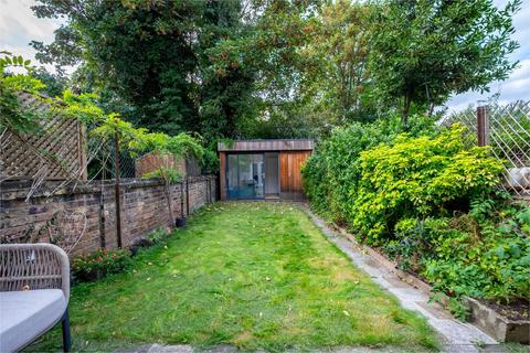 42 Aden Grove, London, N16 9NJ