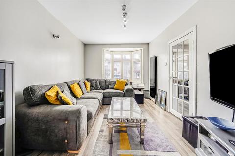 81 Epping Way, London, E4 7PG
