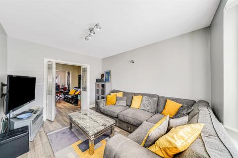 81 Epping Way, London, E4 7PG