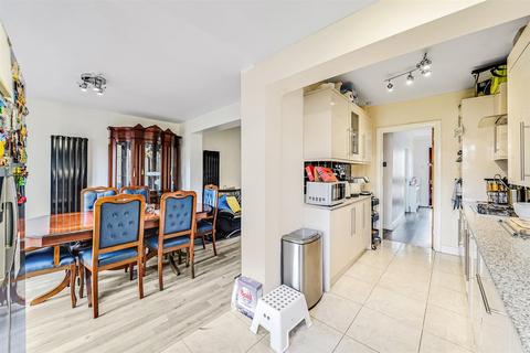 81 Epping Way, London, E4 7PG