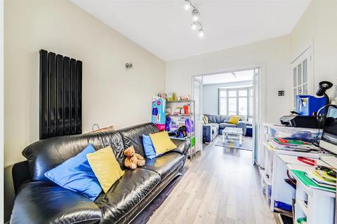 81 Epping Way, London, E4 7PG
