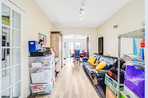 81 Epping Way, London, E4 7PG