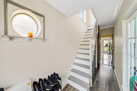81 Epping Way, London, E4 7PG