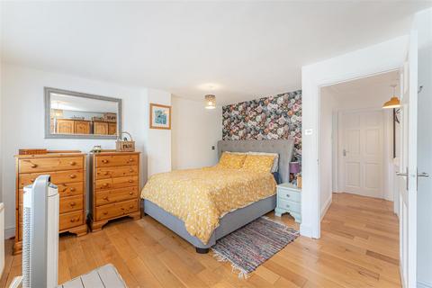 2 bedroom end of terrace house for sale - Greenway Avenue, London