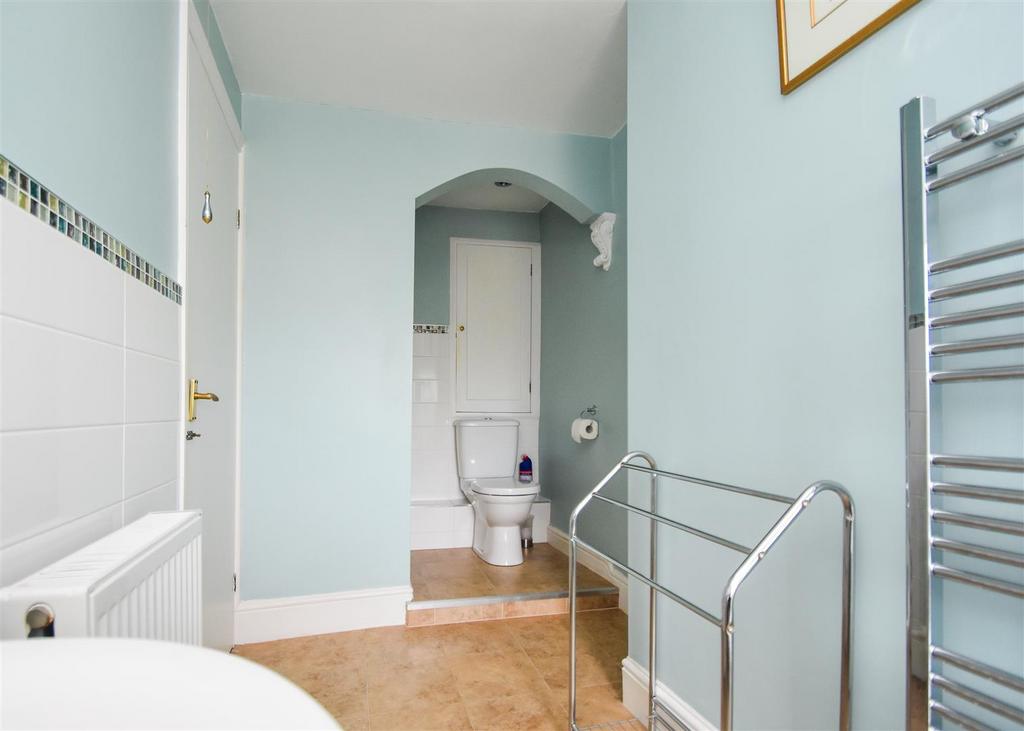 3 Shaw Lane - Bathroom.jpg