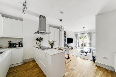 2 bedroom apartment for sale - The Drive, London E4