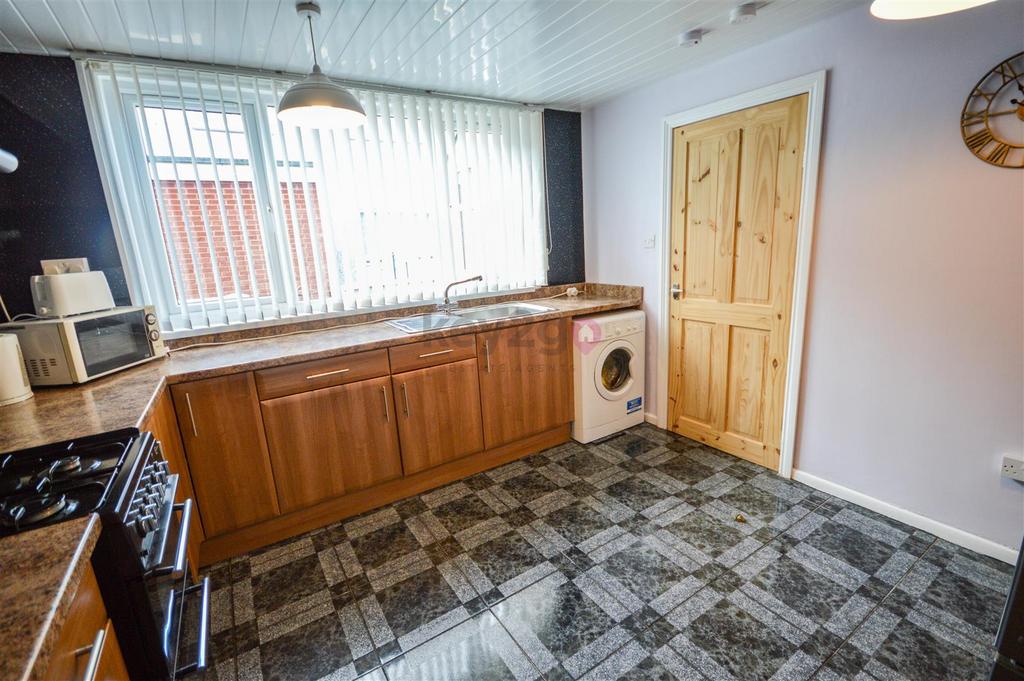 Badger Road, Sheffield, S13 3 bed terraced house £110,000