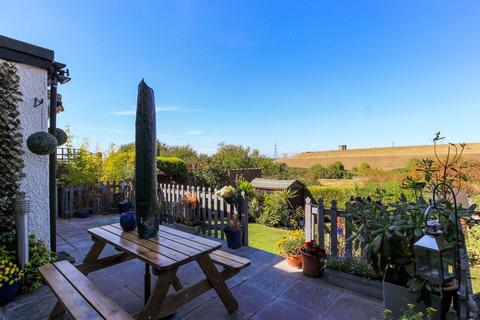 4 bedroom end of terrace house for sale - Russell Road, London E4