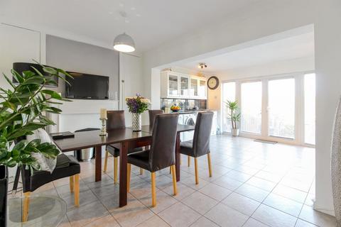 4 bedroom end of terrace house for sale - Russell Road, London E4