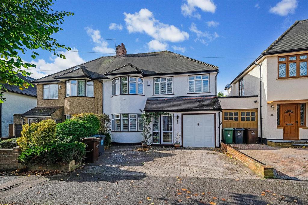 Dale View Crescent, London E4 4 bed semidetached house for sale £800,000