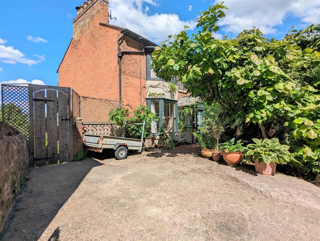 North Malvern Road, Malvern 3 bed semidetached house for sale £450,000