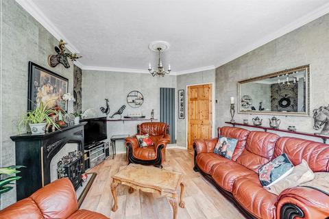 40 Mansfield Hill, London, E4 7JT