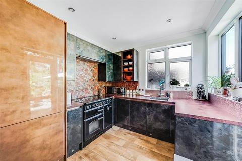 40 Mansfield Hill, London, E4 7JT
