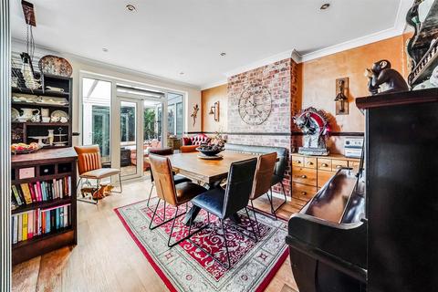 40 Mansfield Hill, London, E4 7JT
