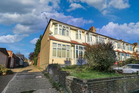 3 bedroom end of terrace house for sale - Chingford Avenue, London E4