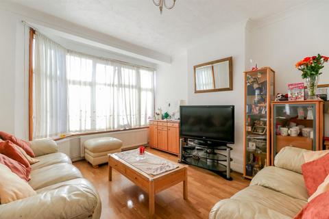 3 bedroom end of terrace house for sale - Chingford Avenue, London E4
